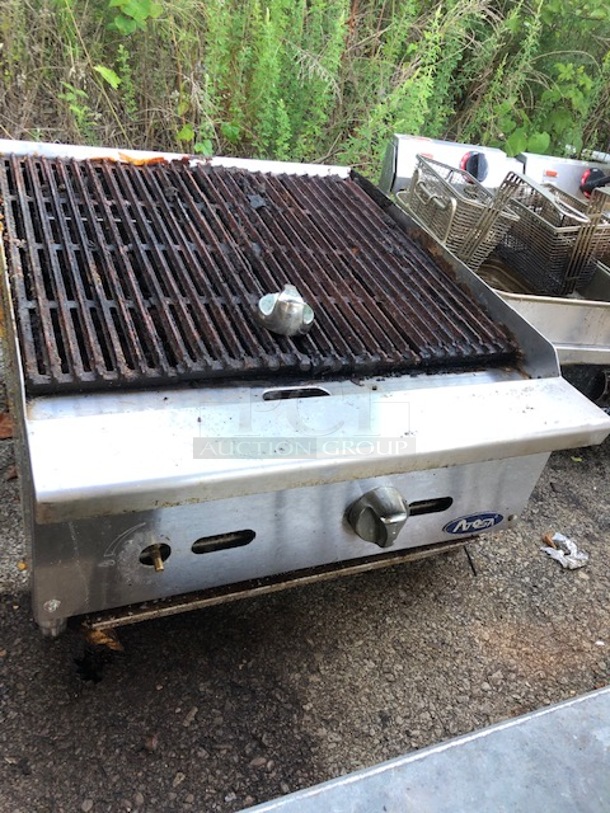 One NOSA 24 Inch Natural Gas Char Broiler. 24X28X15.