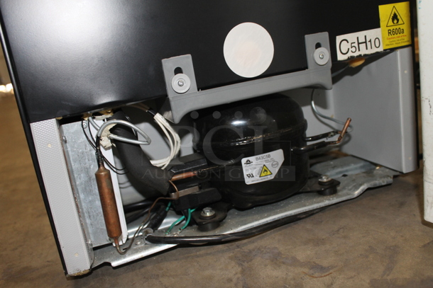 BRAND NEW SCRATCH AND DENT! Avanti WC24T2P Commercial Stainless Steel Freestanding Glass Door Wine Chiller With Polycoated Shelves And Black Cabinet On Commercial Casters. 115V. Tested And Working!  - Image 7 of 8