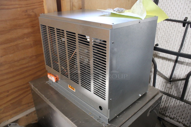 BRAND NEW Hoshizaki Model F-1000MRF-C Stainless Steel Commercial Ice Machine Head w/ Remote Compressor. 208-230 Volts, 1 Phase. 22x28x25, 22x16x18 - Image 5 of 7