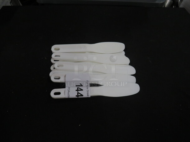 One Lot Of 10 Poly Spreaders. - Image 1 of 1