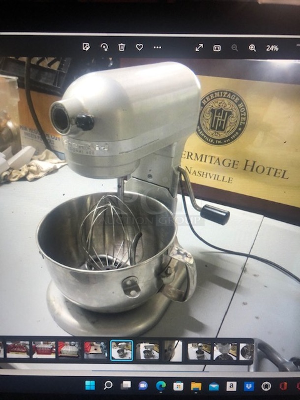 One Working Kitchenaid Professional 600 Mixer With Bowl, Paddle, Hook, And Whip. 