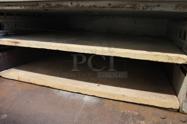 Bakers Pride Stainless Steel Commercial Natural Gas Powered Single Deck Pizza Oven w/ Cooking Stones. - Image 3 of 10