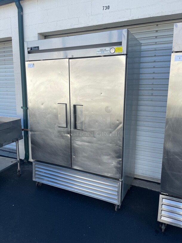 Nice! True T-49 Two Door Commercial Refrigerator NSF 115 Volt Tested and Working! - Image 3 of 8