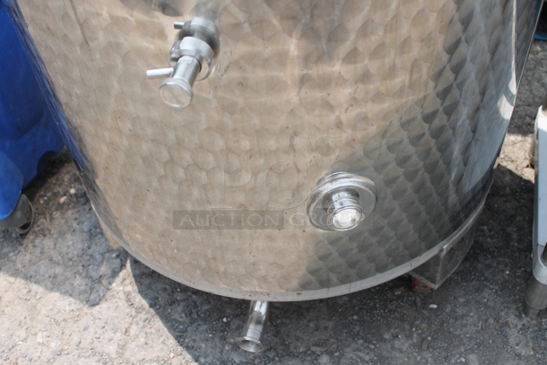 Letina 160 Gallon Stainless Steel Flat Bottom Wine Tank On Commercial Casters. - Image 4 of 5
