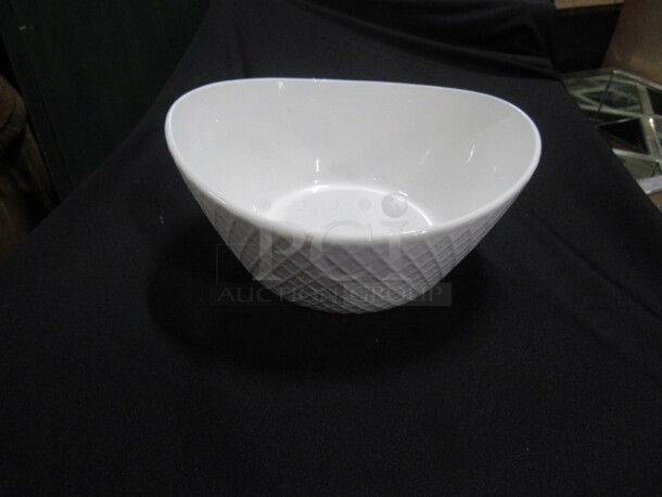 7.5X3 White Decorative Bowl. 14XBID.