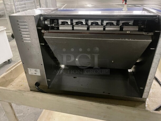 Clean! APW Wyott M-83 Conveyor Type Contact Grill Toaster 1600 Watts 220 Volt 1 Phase NSF Tested and Working! - Image 6 of 8
