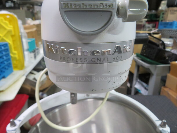 One Kitchenaid Professional 6 Quart Mixer With Bowl And Hook. #600. 575 Watt.  - Image 2 of 5