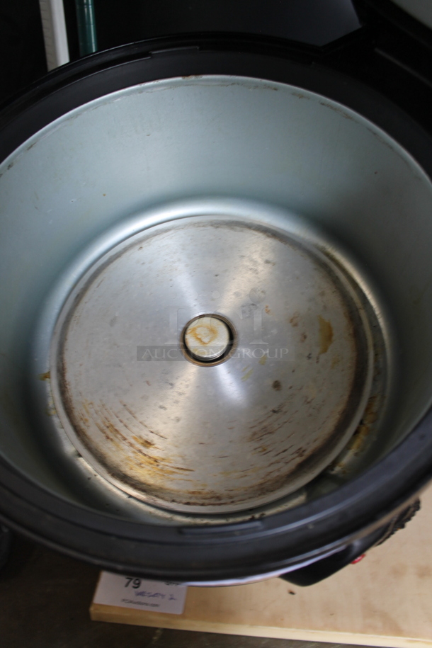 Amko AK-50RC Stainless Steel Countertop Rice Cooker. 120 Volts, 1 Phase.  - Image 4 of 6