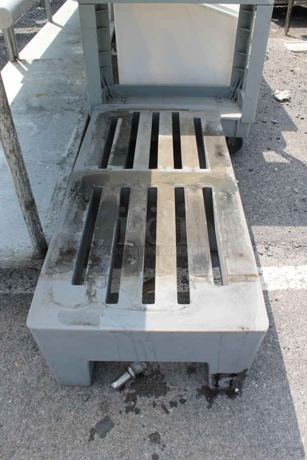 Gray Poly Dunnage Rack. - Image 4 of 5