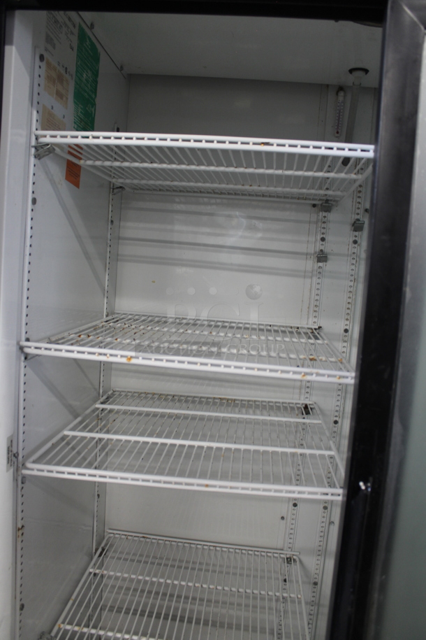 True GDM-37 Metal Commercial 2 Door Reach In Cooler Merchandiser w/ Poly Coated Racks. 115 Volts, 1 Phase. Tested and Working! - Image 4 of 8