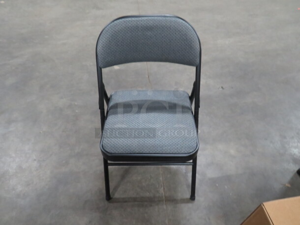Metal Folding Chair With Cushioned Seat. 2XBID
