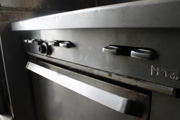 Stainless Steel Commercial Natural Gas Powered 6 Burner Range w/ Oven, Over Shelf and Back Splash. - Image 4 of 6