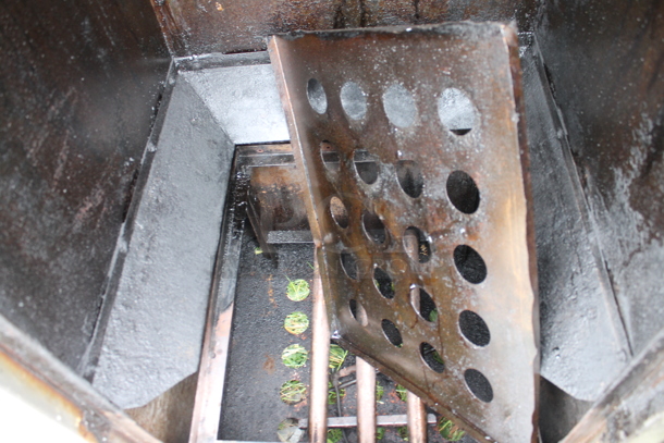 Stainless Steel Commercial Natural Gas Powered Vertical Upright Chinese Smoker. - Image 8 of 11