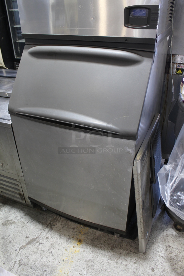 Manitowoc IY0606W-261 Stainless Steel Commercial Ice Machine Head on Manitowoc B570 Commercial Ice Bin. 208-230 Volts, 1 Phase. - Image 2 of 8