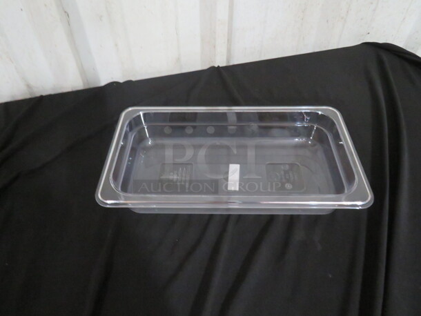 NEW 1/3 Size 2.5 Inch Deep Food Storage Container. 5XBID - Image 1 of 1