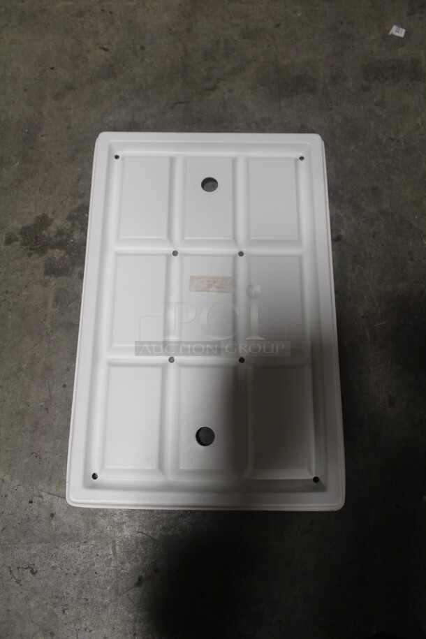ALL ONE MONEY! Plastic Storage Box And Cambro Lids. 30x22x19 - Image 4 of 5