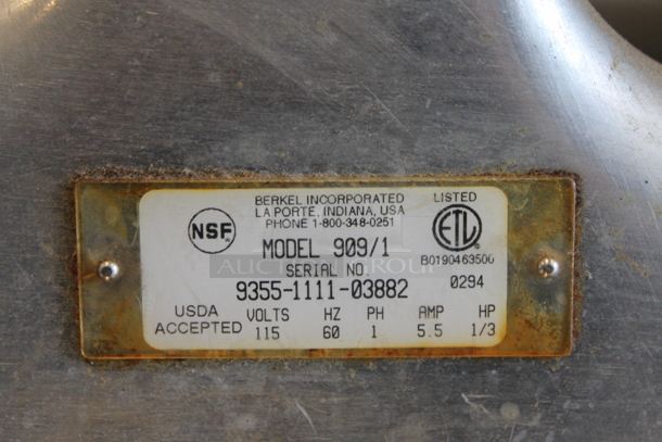 Berkel 909/1 Stainless Stel Commercial Countertop Meat Slicer. 115 Volts, 1 Phase. Tested and Working!  - Image 4 of 7