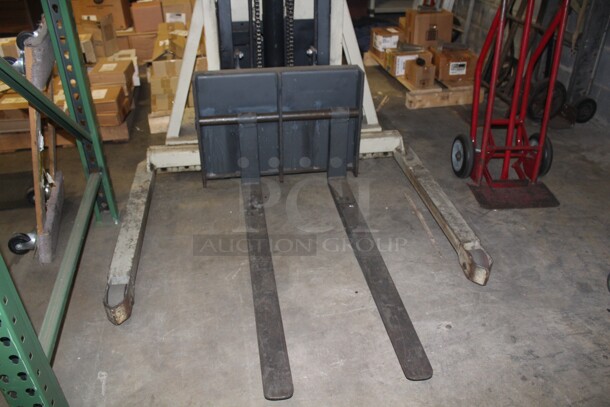WOW! Crown IA231934 Lift. 50x75x85. Per Owner: Has Charging Issues.  - Image 4 of 4
