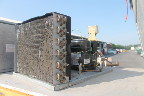 10'x14' Walk In Freezer Box w/ Celson AKA9461ENADQ 208-230 Volt, 1 Phase Compressor and Climate Control LSC130AEWMC6K 115 Volt, 1 Phase Evaporator. Does Not Have Floor. Information Provided By The Consignor But Not Verified By PCI Auctions. - Image 5 of 11