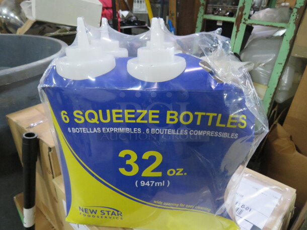 NEW 32oz Squeeze Bottle With Lid. 4XBID