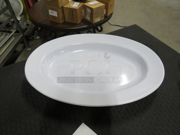 One 17X12 NEW GET White Melamine Platter. #ML-14-W-NF. $31.33. - Image 1 of 1
