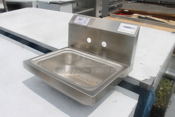 Stainless Steel Commercial Single Bay Wall Mount Sink. - Image 3 of 4