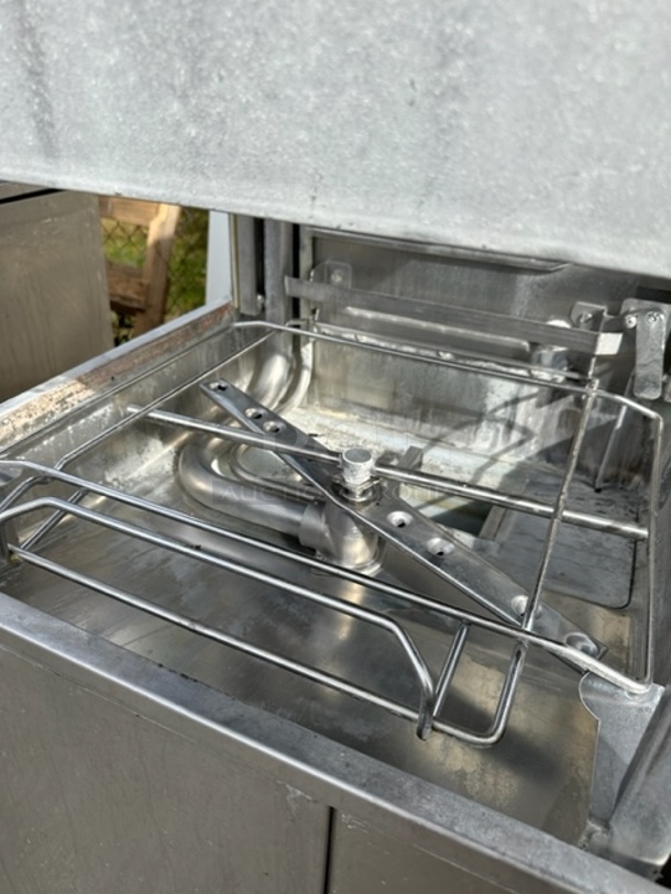 One WORKING Hobart Hi Temp Dish Machine. Model# AM15. 208-240 Volt. 3 Phase.  - Image 4 of 4
