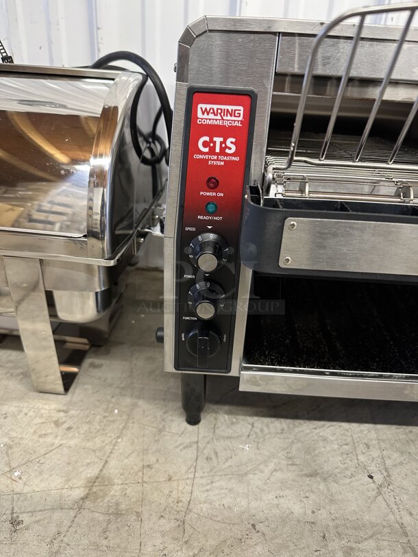 BRAND NEW SCRATCH AND DENT! Waring CTS1000B Stainless Steel Commercial Countertop Electric Powered Conveyor Oven. 208 Volts, 1 Phase.  - Image 5 of 6