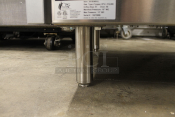 BRAND NEW SCRATCH AND DENT! Cooking Performance Group CPG 351S36SUL Stainless Steel Commercial Propane Gas Powered 2 Tier 6 Burner Range w/ Oven, Back Splash and Over Shelf. 210,000 BTU. Tested and Working!
 - Image 6 of 8