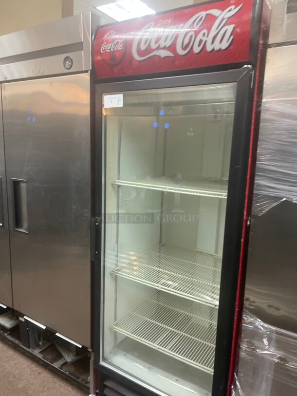 Working! True GDM-26 27 inch One Section Glass Door Commercial Merchandiser, (1) Right Hinge Door, 115v NSF Tested and Working! - Image 4 of 5