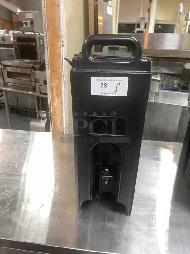 Clean! Cambro 500LCD Camtainers® 4.75 Gallon Black Insulated Beverage Dispenser NSF  - Image 2 of 10