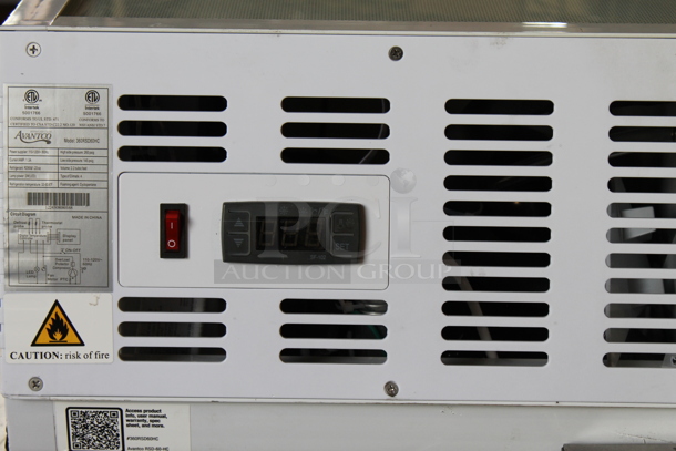 BRAND NEW SCRATCH AND DENT! Avantco 360RSD60HC Stainless Steel Commercial Countertop Sushi Display Case Merchandiser. 115 Volts, 1 Phase. Tested and Powers On But Does Not Get Cold - Image 4 of 5