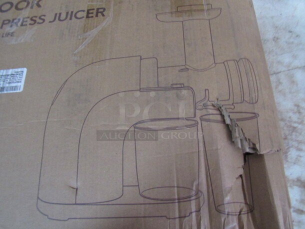 One Aicook Cold Press Juicer.