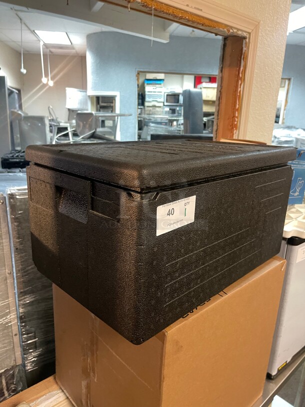 Clean! Cambro Cam GoBox® Black Top Loading EPP Insulated Food Pan Carrier - 8inch Deep Full-Size Pan Max Capacity  NSF - Image 4 of 7