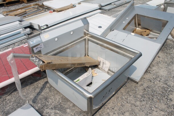 BRAND NEW SCRATCH AND DENT! Steelton 522CS12424 Commercial Stainless Steel One Bay Sink With Regency 600FW84GLL With Wall Mount Faucet With Gooseneck Nozzle And Galvanized Legs - Image 3 of 7
