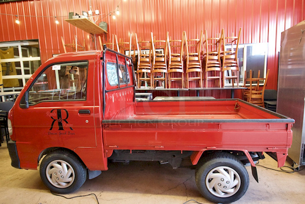 WORK HORSE! 1999/2000 Diahatsu Hijet S210P Pick-Up/Flatbed Truck. 64875Km / 40311 Miles - Runs Perfectly! 5-Speed Manual Transmission, 4 Wheel Drive, 600CC 3 Cylinder, Fuel Injected, Bed Converts From Pick-Up Truck To Flat Bed. Includes Spare Tire. Minor Rust On Flat Bed Panels - Driver side mirror needs to be re-attached. Includes All Original Paperwork. Made In Japan. - Image 3 of 12