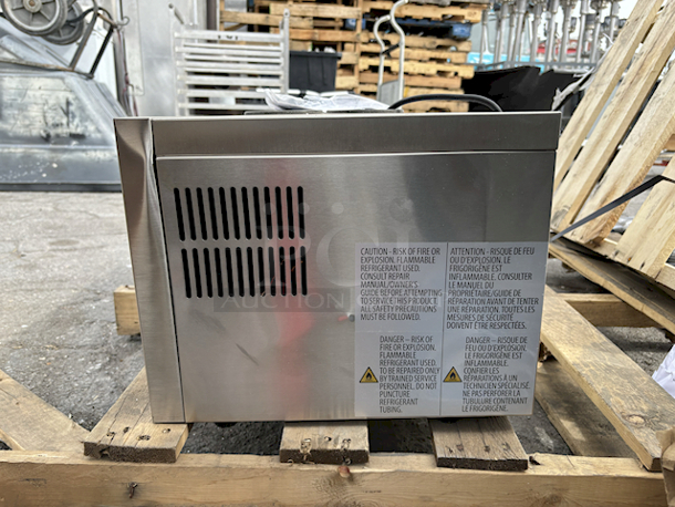 BRAND NEW SCRATCH & DENT! Summit Appliance STC12 12-Bottle Countertop Wine Cooler - 115V. Tested Gets Down To 49 Degrees.  - Image 5 of 7