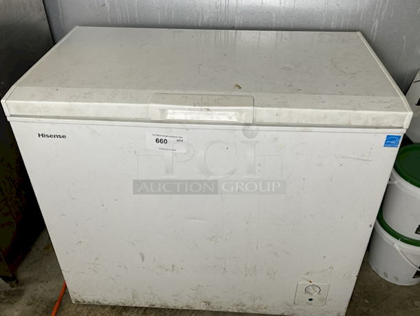 IN PERFECT WORKING ORDER!! Hisense FC72D6BWE 7.2 Cu. Ft. Energy Star® Freezer. Temperature Range 48F to -9F. 37.3 X 22 X 32.6 - Image 3 of 6