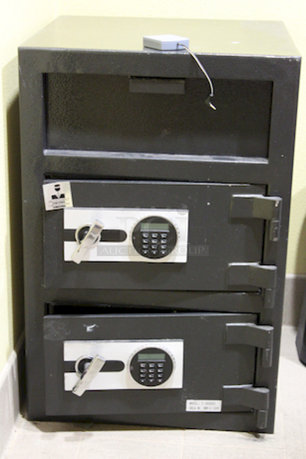 SOUTHEASTERN F-3020EE Double Door Money Drop Depository Safe with Keypad digital lock.
30