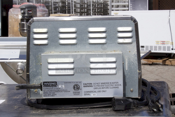 Waring® Commercial WCT800 120V Heavy-Duty 2200W 4-Slot Toaster. Includes Male and Female Allowing Other Appliances To Plug Into It.  - Image 7 of 7