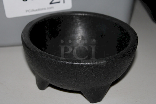 SLEEK! HS Inc. NHS1047 20 oz. Charcoal Polypropylene Perfecto Molcajete. In Great Condition. Perfect For: Pico De Gallo , Queso, Table Side Guacamole 🥑.  8x Your Bid 