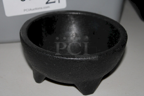 SLEEK! HS Inc. NHS1047 20 oz. Charcoal Polypropylene Perfecto Molcajete. In Great Condition. Perfect For: Pico De Gallo , Queso, Table Side Guacamole ?.  8x Your Bid 