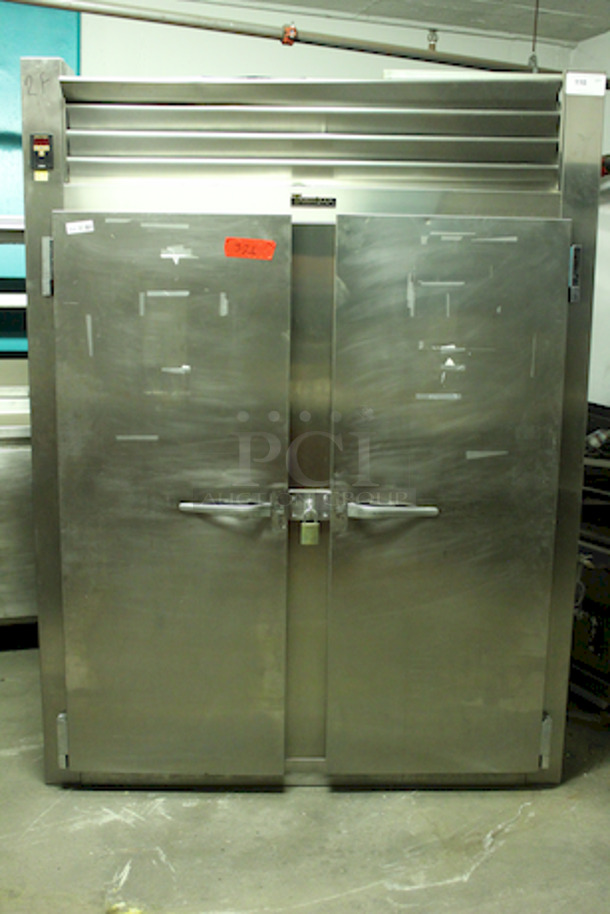 Traulsen RLT232WREFHS Stainless Steel 51.6 Cu. Ft. Two-Section Solid Door Reach-In Freezer - Specification Line. 58x35x83-1/4. 115v/60hz/1ph. Tested Working. 
