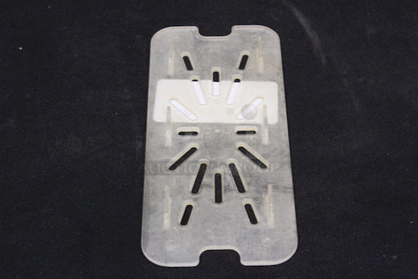 THUNDER GROUP PLPA7130DS Third Size Polycarbonate Drain Shelf - Image 4 of 5