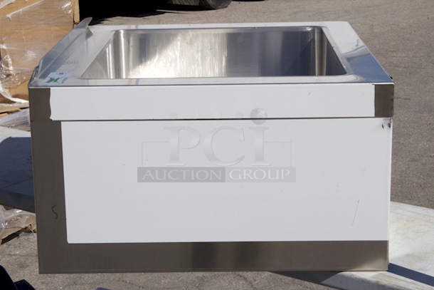 BRAND NEW SCRATCH & DENT! Regency 25" 16-Gauge Stainless Steel One Compartment Floor Mop Sink - 20" x 16" x 6" Bowl - Image 4 of 9