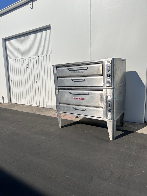 Used Blodgett 961 Natural Gas Stone Deck Oven with Draft Diverter - 74,000 BTU Working
60x38x64 - Image 2 of 10