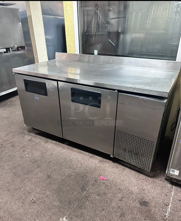 Certified Working! True TWT-67F-HC 67 inch W Worktop Freezer w/ (2) Sections & (2) Doors, 115v - Image 4 of 6