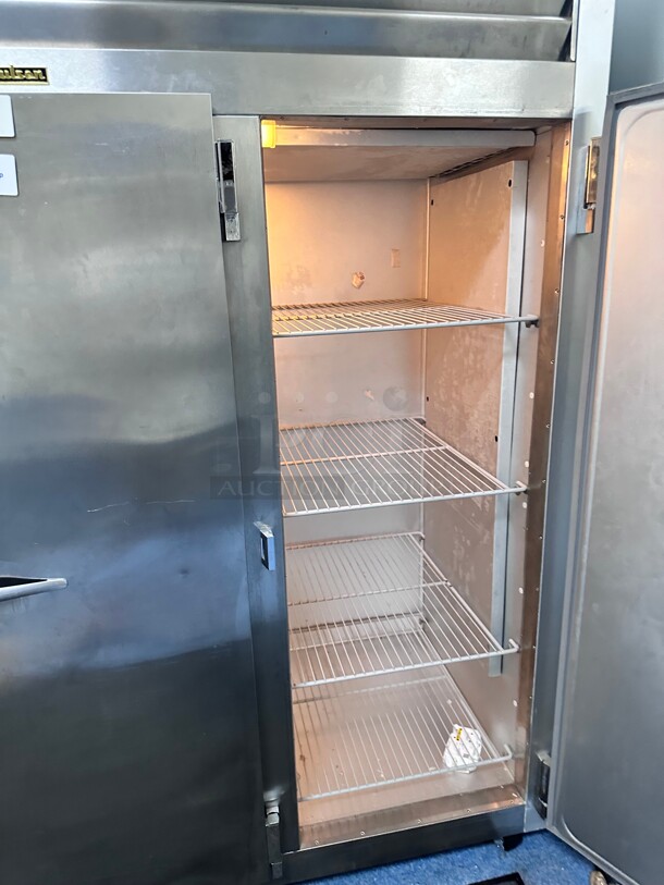 Late Model! Traulsen G31010 77 inch G Series Solid Door Reach-In Freezer with Left / Right / Right Hinged Doors 115 Volt Tested and Working! - Image 5 of 10