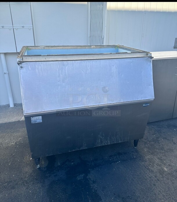 Clean! Follett 650-44 44Inch Ice Bin - 660 lb Capacity NSF Great for Any Ice machine Head - Image 1 of 6