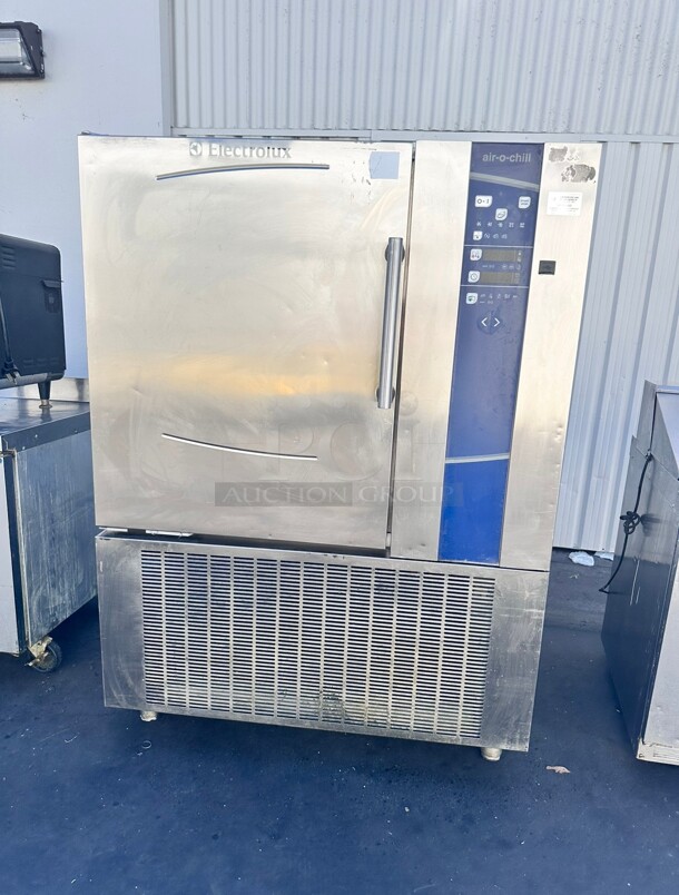 Electrolux Professional 727742 49 1/5" Floor Model Blast Chiller - (10) Pan Capacity, 208v/3ph Working - Image 4 of 11